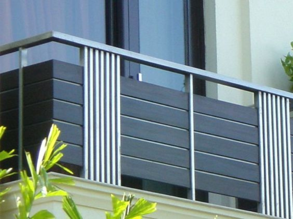 Low-maintenance aluminum railing perfect for indoor and outdoor use.